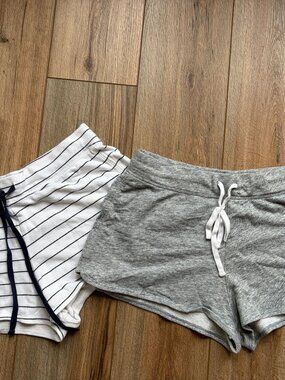 Bundle of 2 ladies Old Navy cotton shorts gray white size medium with tie